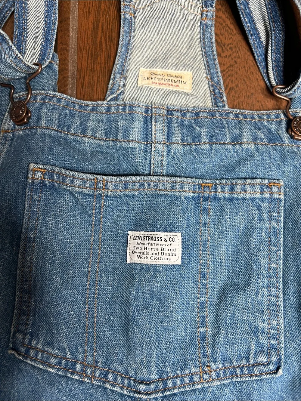Levi’s Premium Medium Wash Straight Leg Denim Jeans Overalls Womens Size Medium